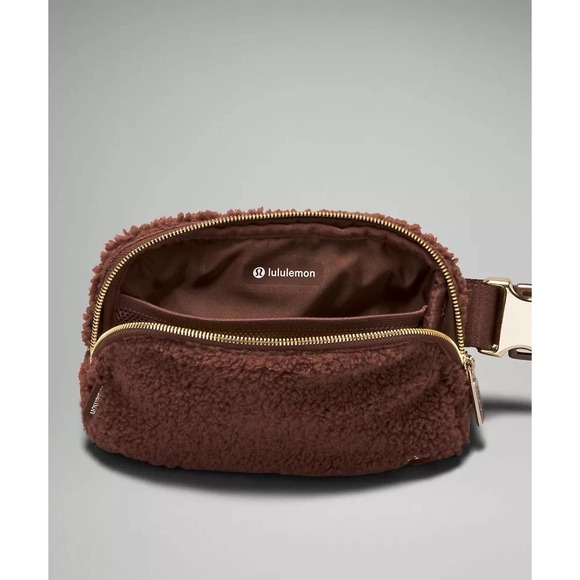 NWT Lululemon Everywhere Belt Bag 1L Fleece- Earth/Gold Brown recycled - Picture 4 of 6